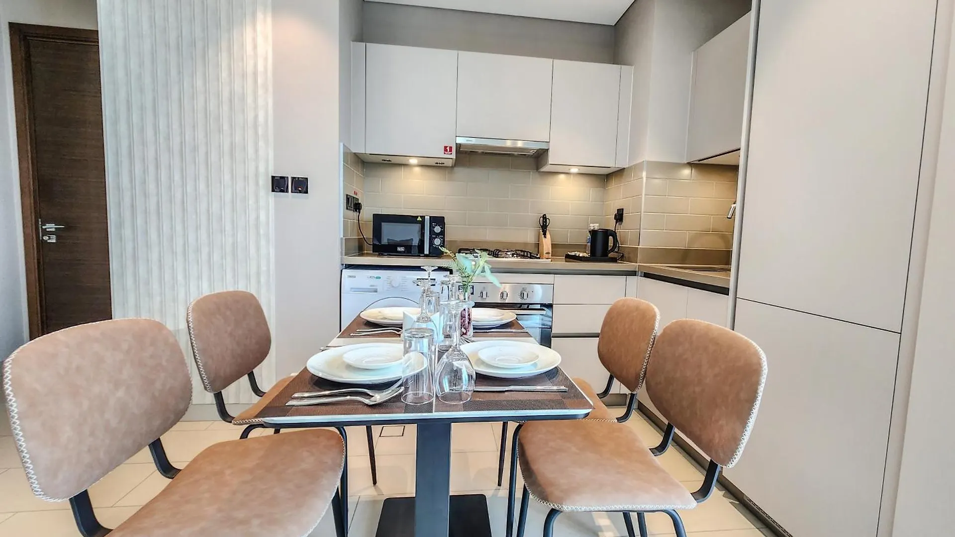 Stay By Latinem Luxury 1Br Holiday Home Cvr B2810 Near Burj Khalifa Dubai United Arab Emirates
